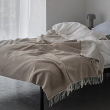 Load image into Gallery viewer, Tronic Throw in 0121 Finishing - Display