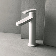 Load image into Gallery viewer, Al/23 2629b004wf
Single-Control Washbasin Mixer in Matt White Without Drain